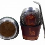 Mate de cuero bordo con figuras mas base y bombilla